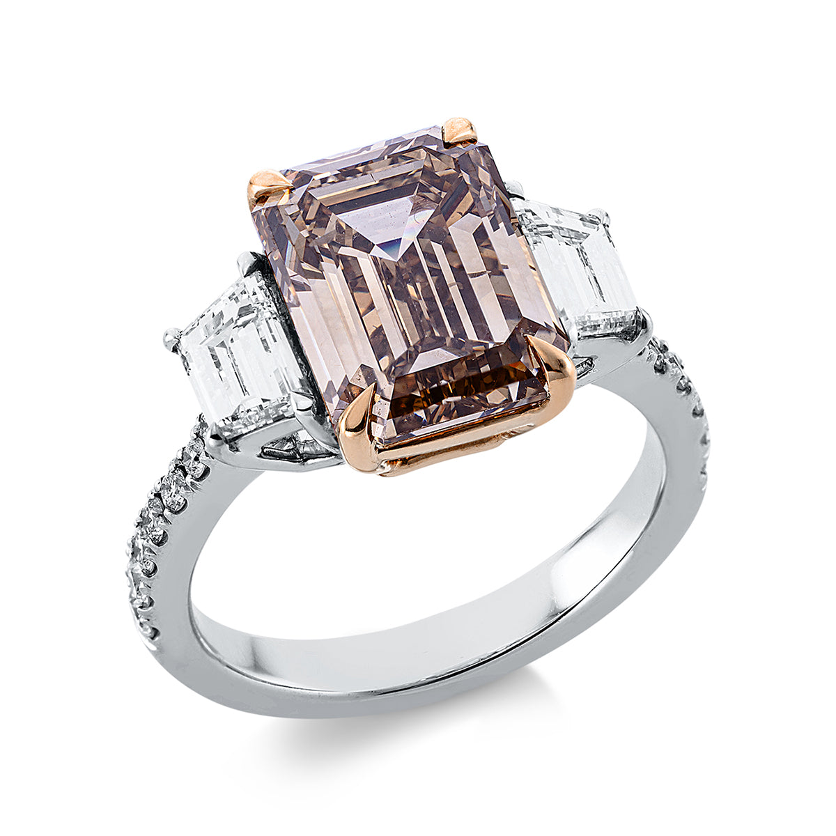 emerald cut fancy colored diamond ring in whitegold / rosegold