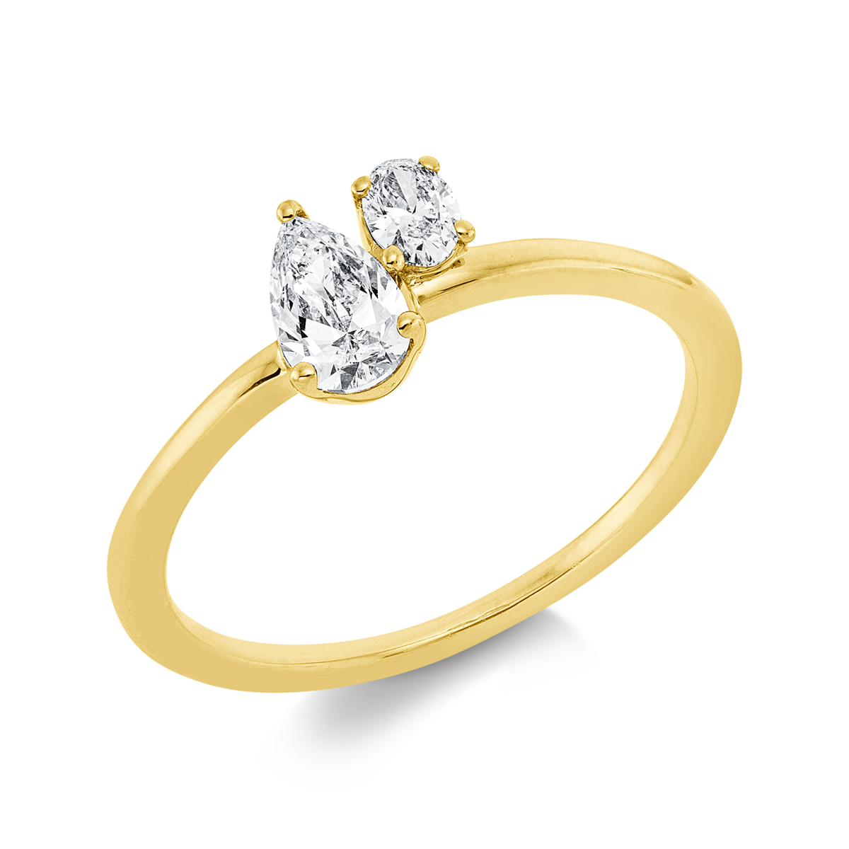 oval modern woman ring in yellow gold