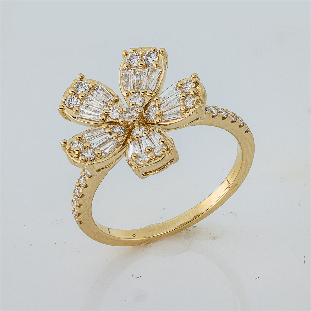 diamond full cut baguette ring in yellow gold