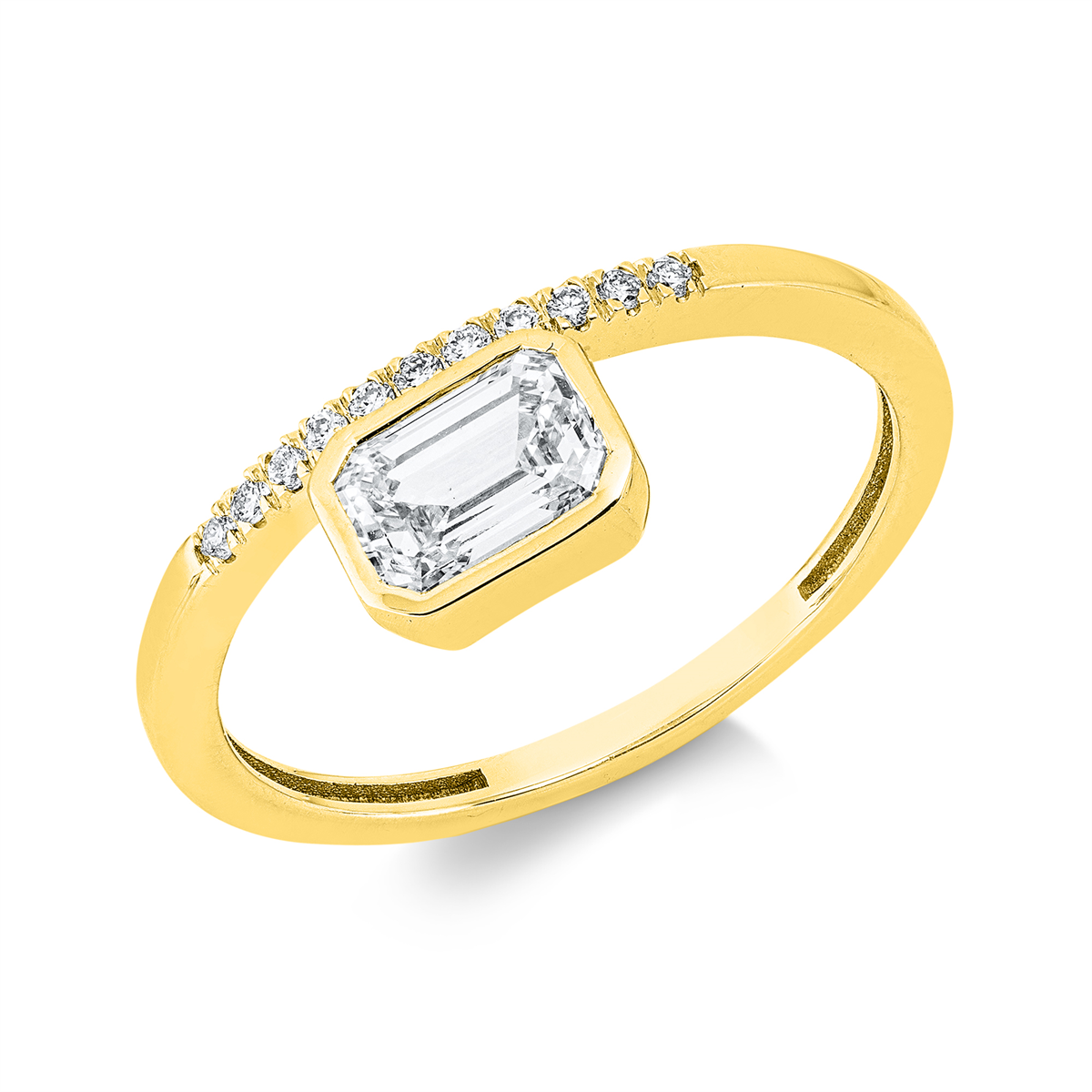 diamond full cut solitaire with accent stones ring in yellow gold