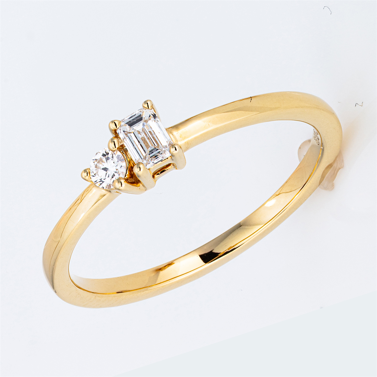 diamond full cut baguette ring in yellow gold