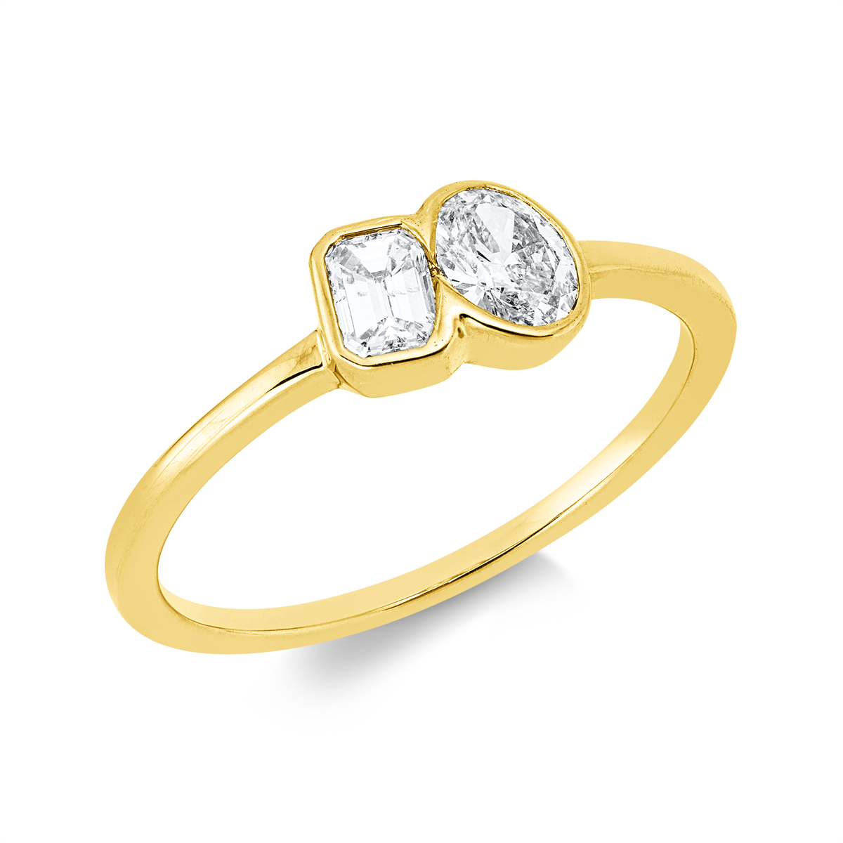 oval modern woman ring in yellow gold