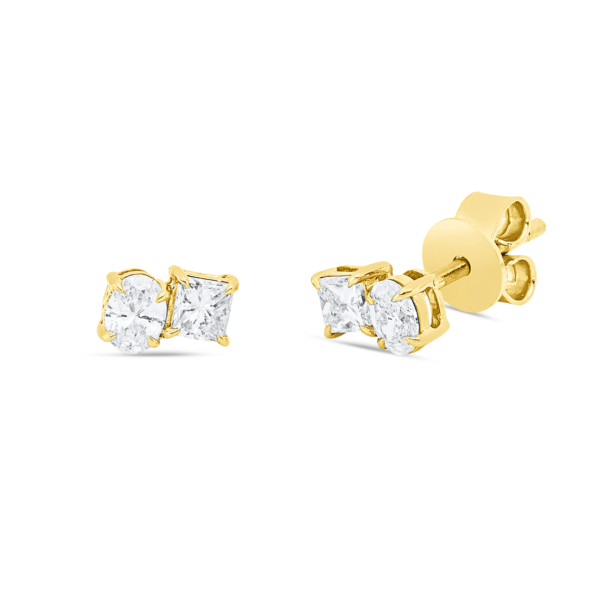 oval solitaire with accent stones studs in yellow gold