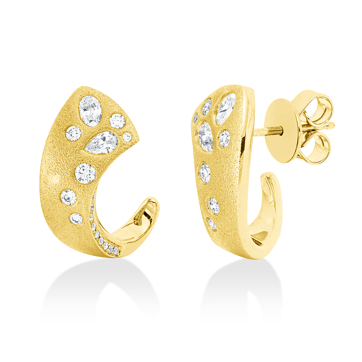 diamond full cut modern woman studs in yellow gold