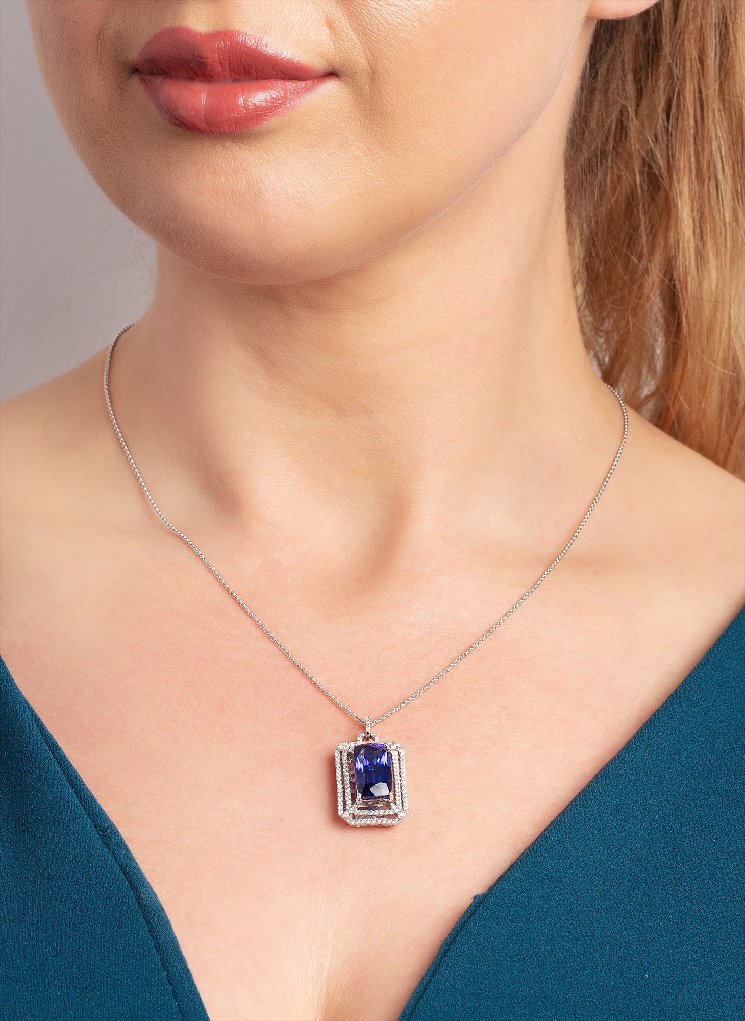 Klassieke hanger met gekleurde steen - 3D269