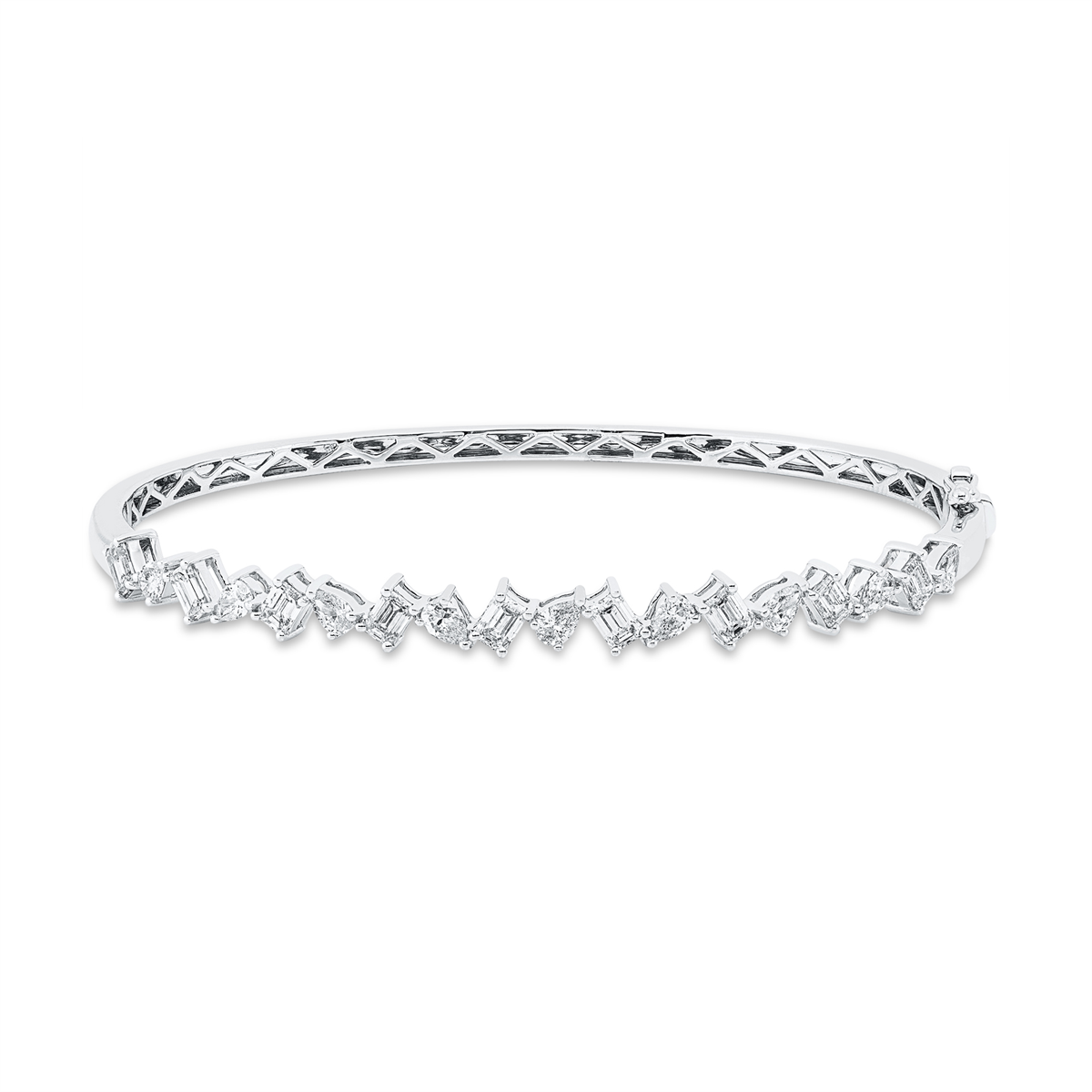 pear shape exclusive bangle in white gold