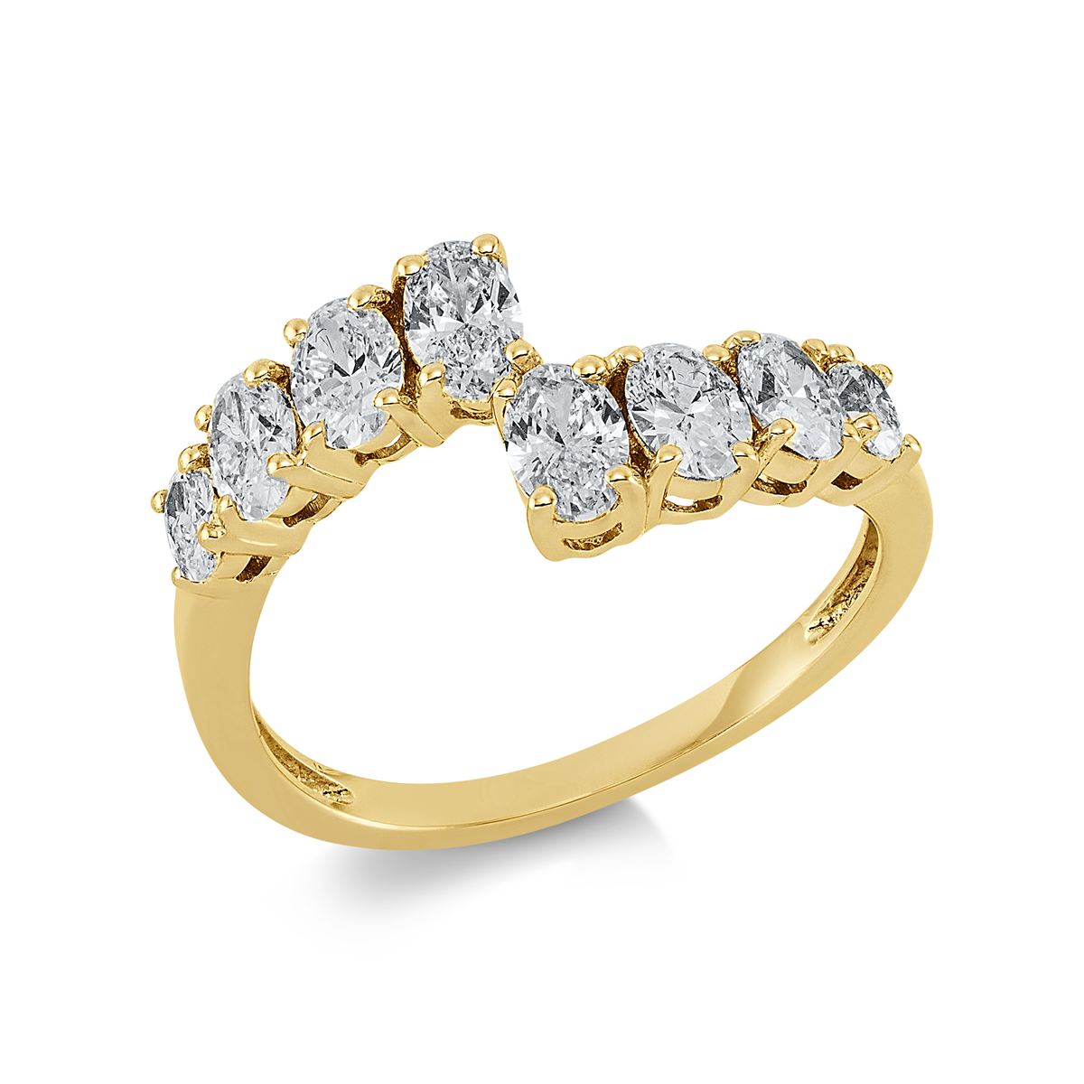 oval  exclusive ring in yellow gold
