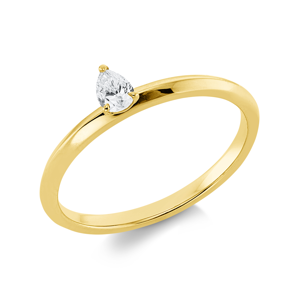 pear shape  solitaire ring in yellow gold