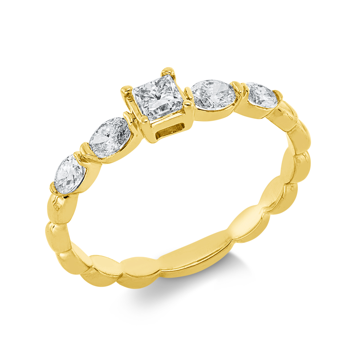 oval  solitaire ring in yellow gold