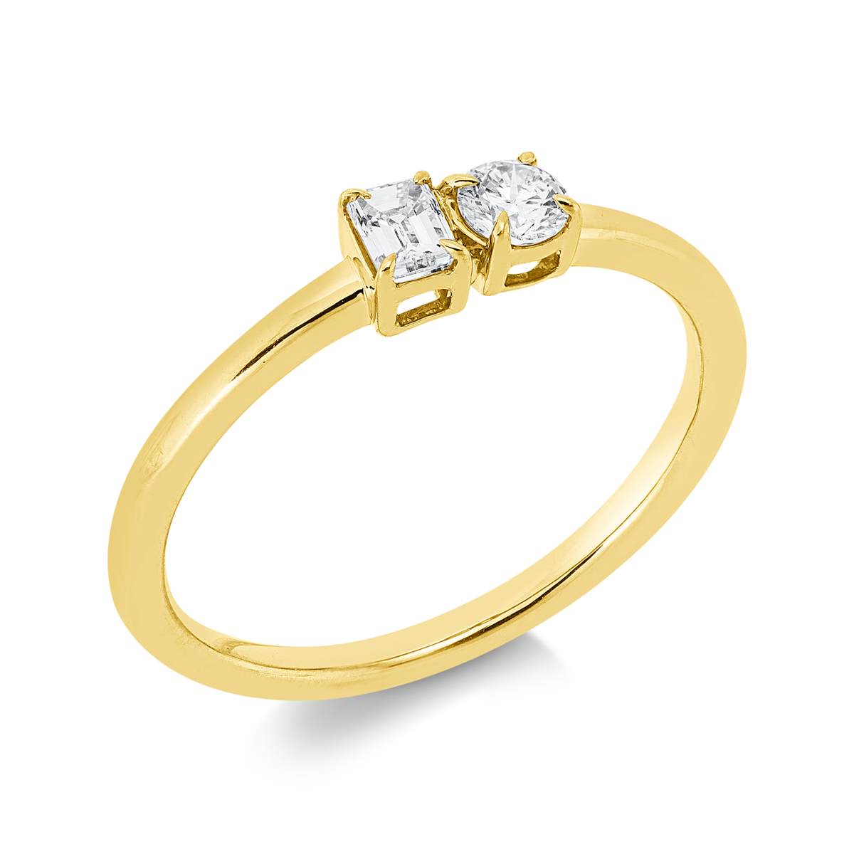 diamond full cut  solitaire with accent stones ring in yellow gold