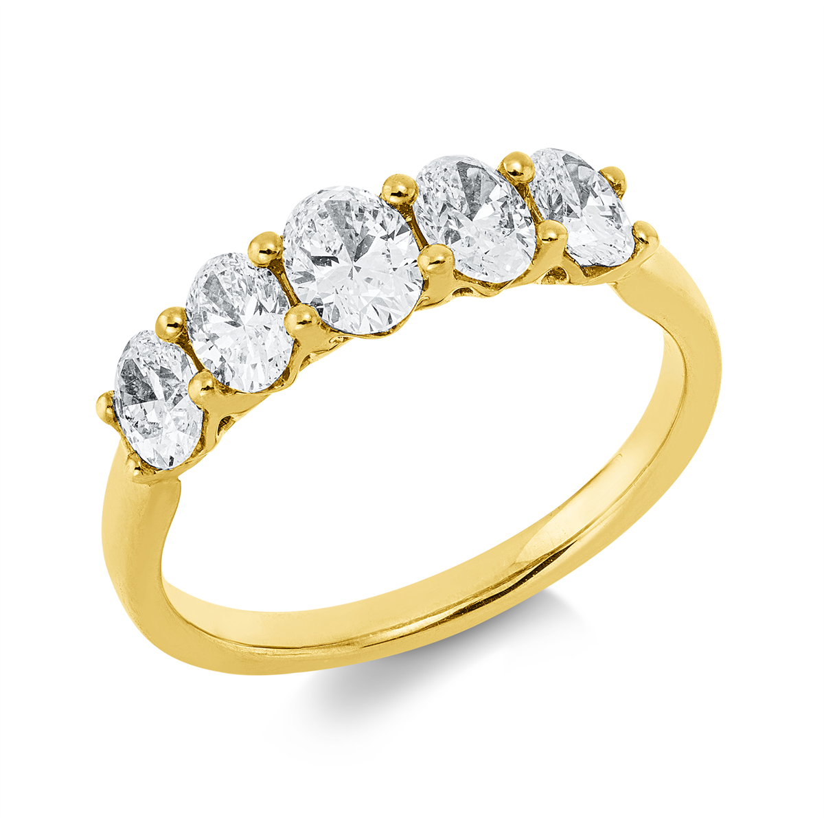 oval  exclusive ring in yellow gold