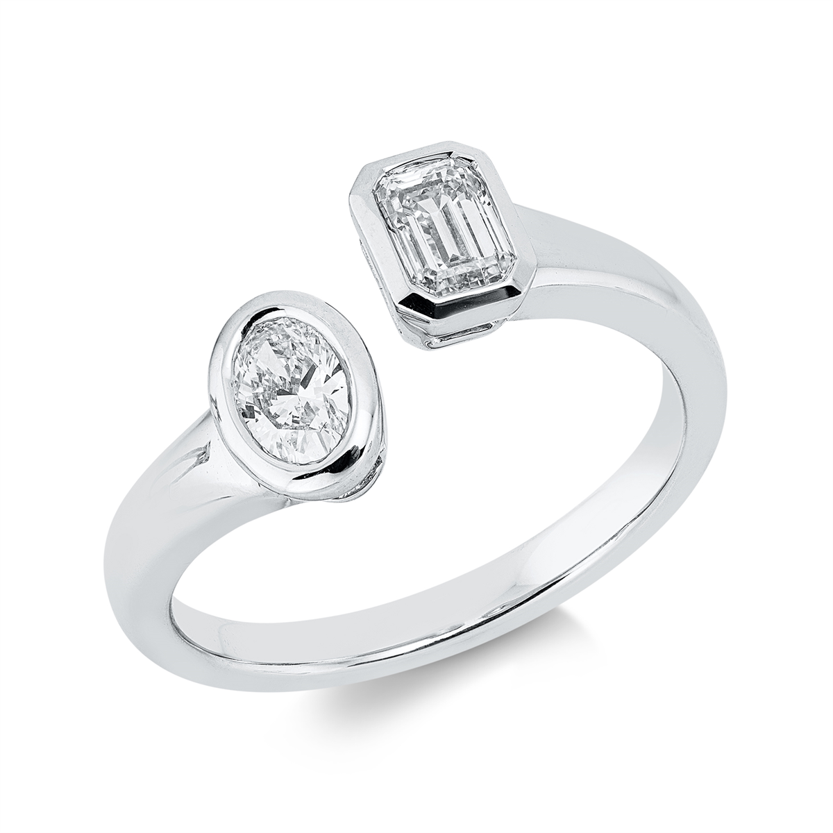 emerald cut  exclusive ring in white gold