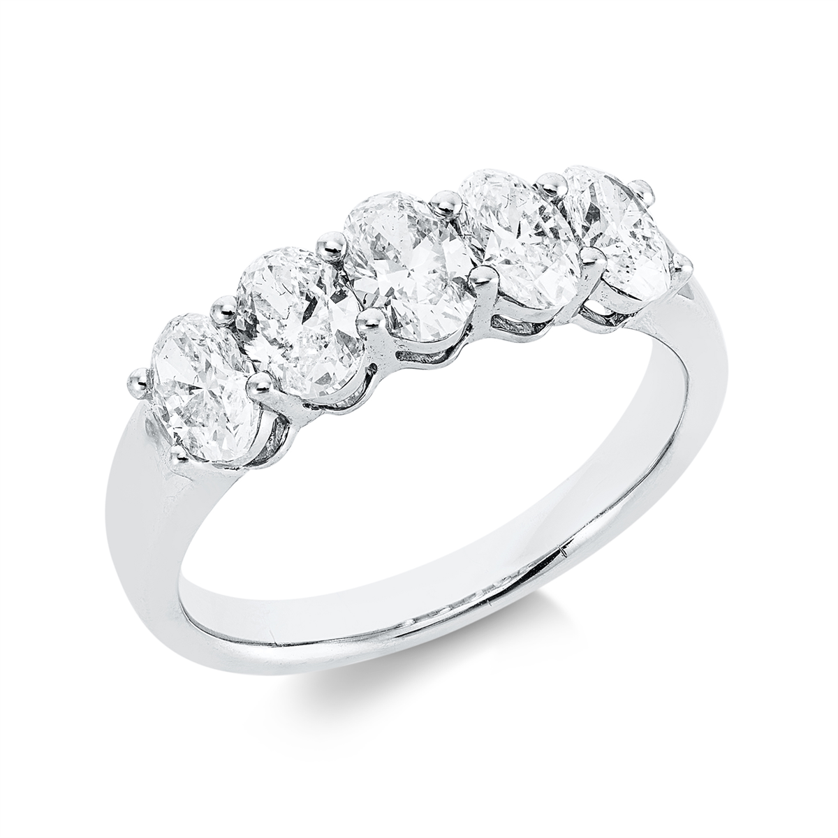 oval  exclusive ring in white gold