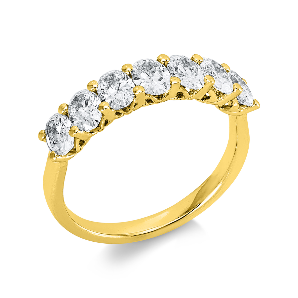 oval  exclusive ring in yellow gold