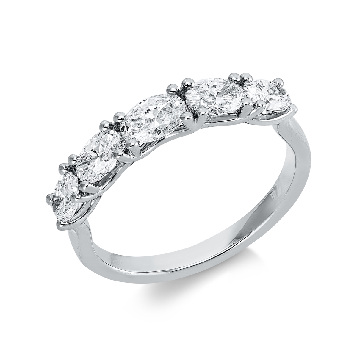 oval  exclusive ring in white gold