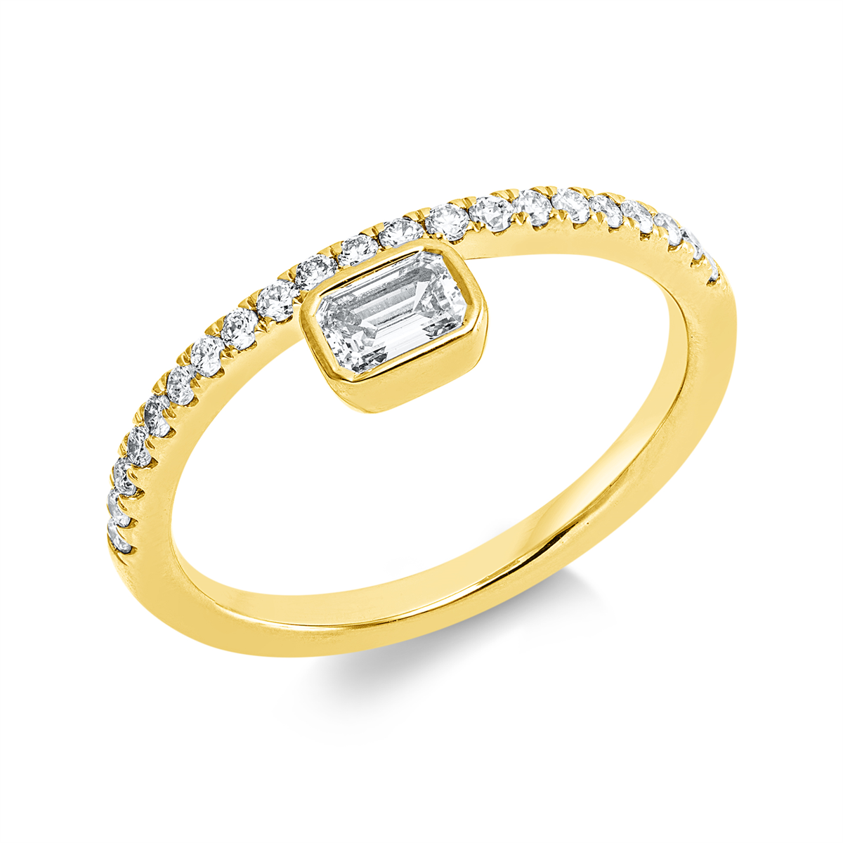 diamond full cut  solitaire with accent stones ring in yellow gold