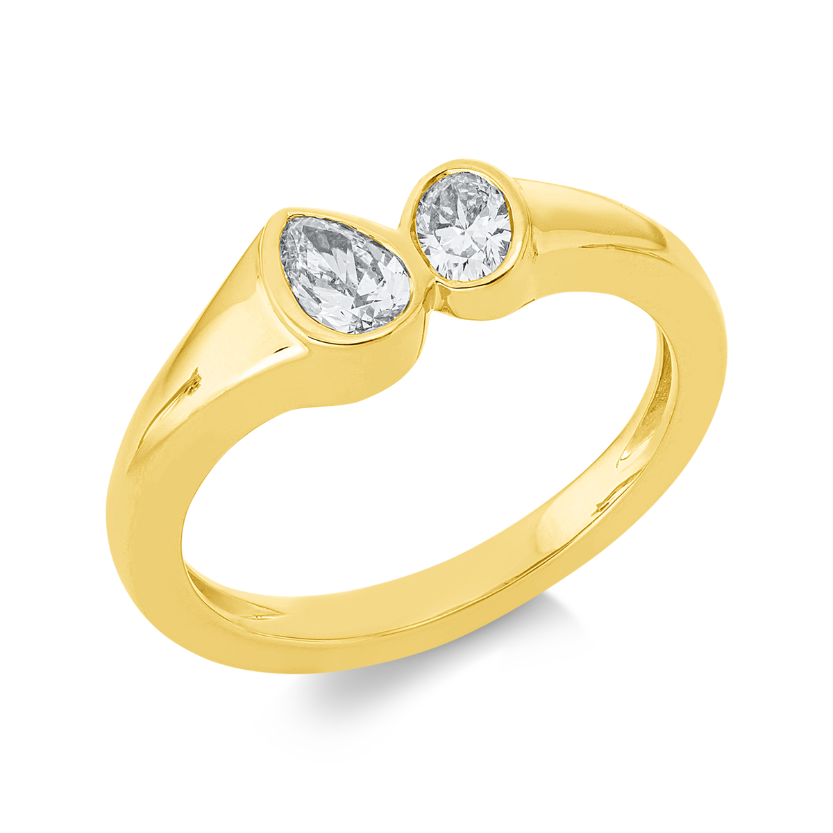 oval  modern woman ring in yellow gold
