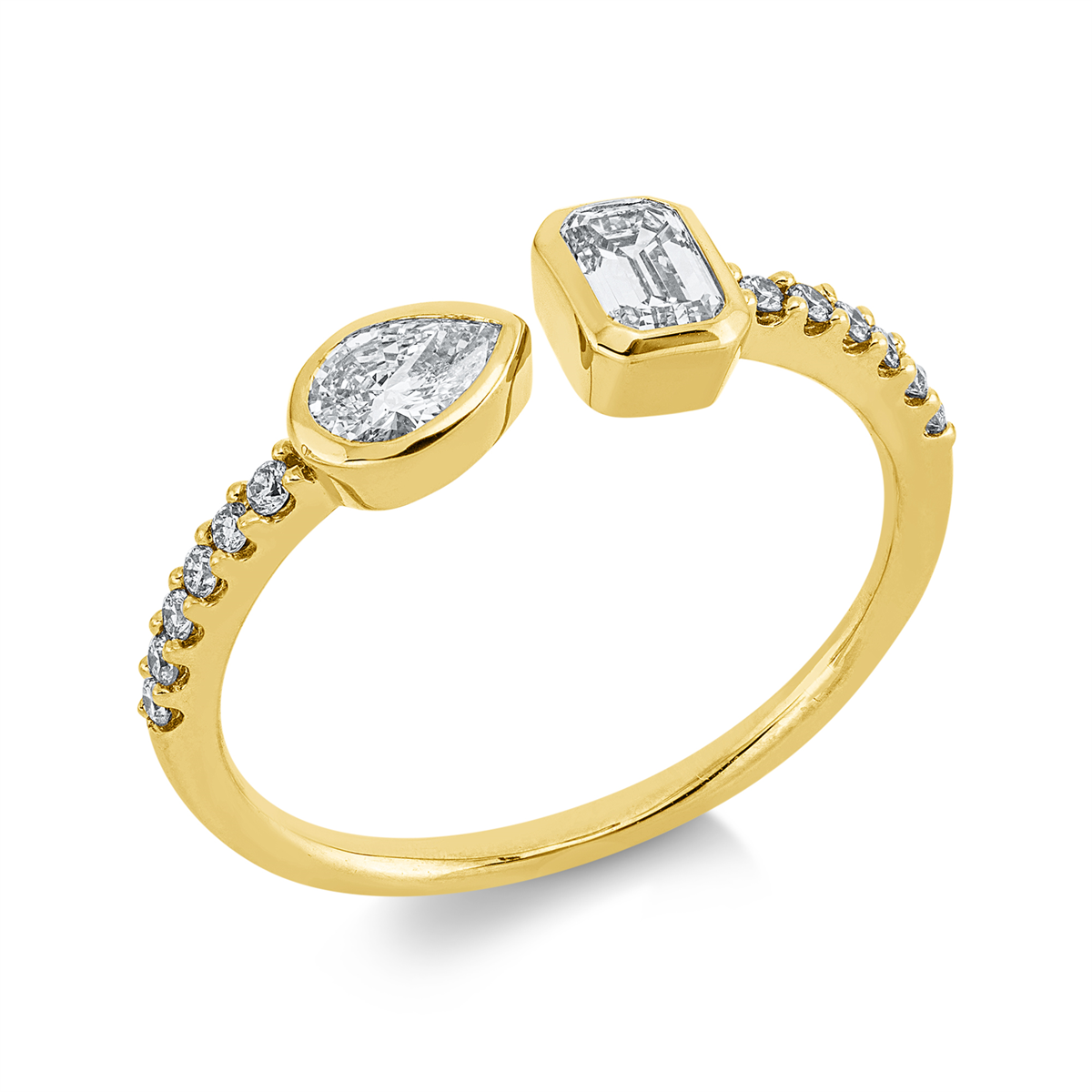 diamond full cut  baguette ring in yellow gold