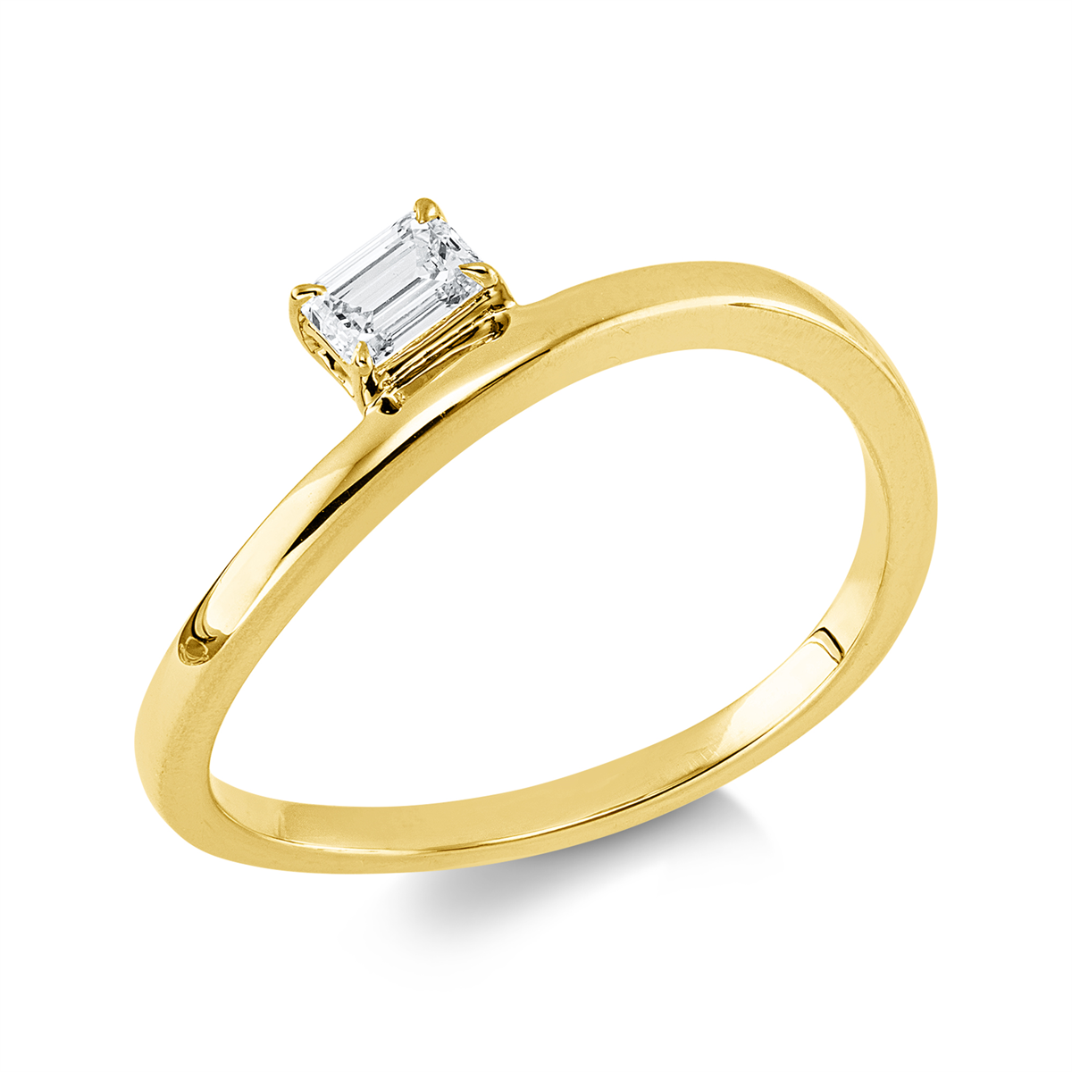 emerald cut  solitaire ring in yellow gold