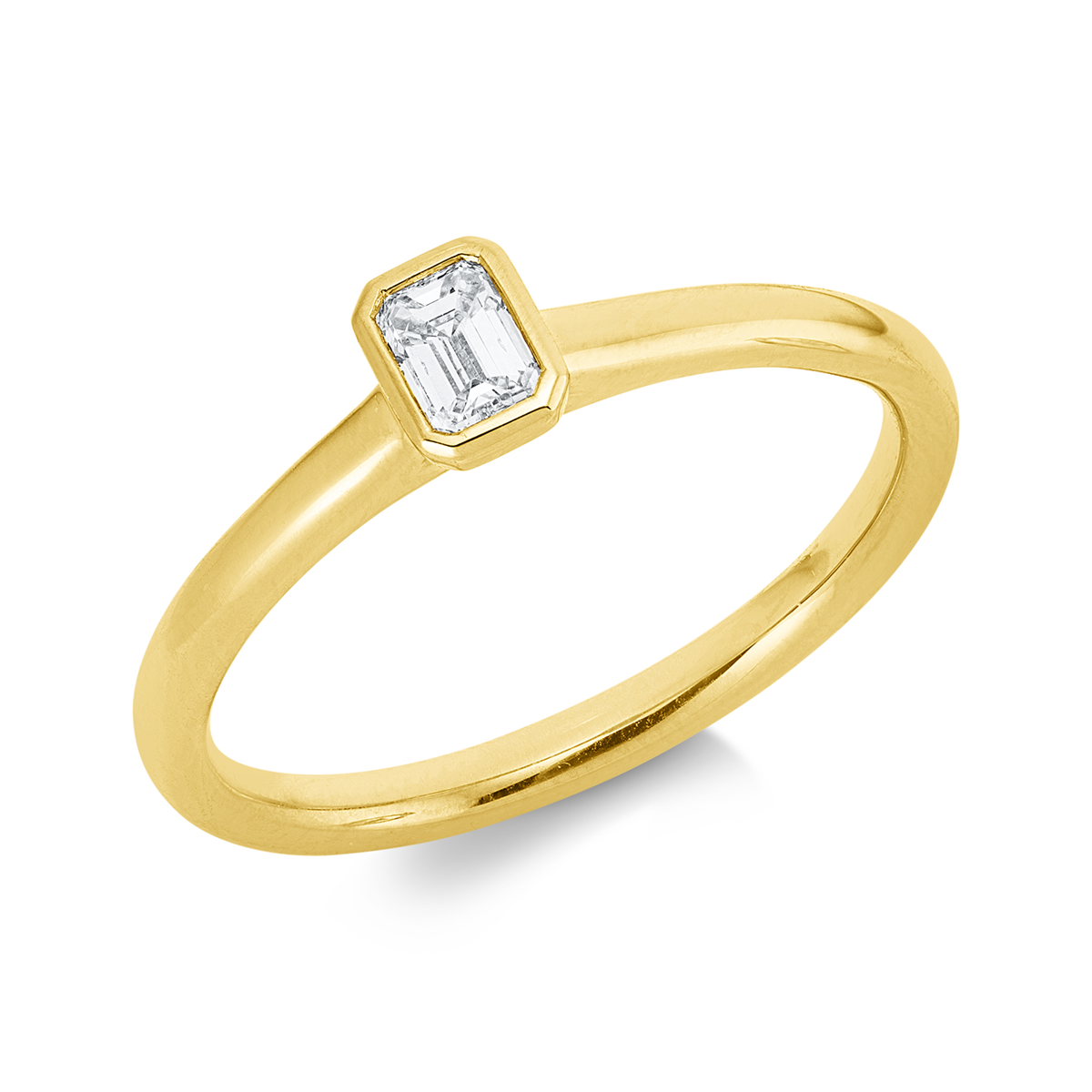 emerald cut  solitaire ring in yellow gold