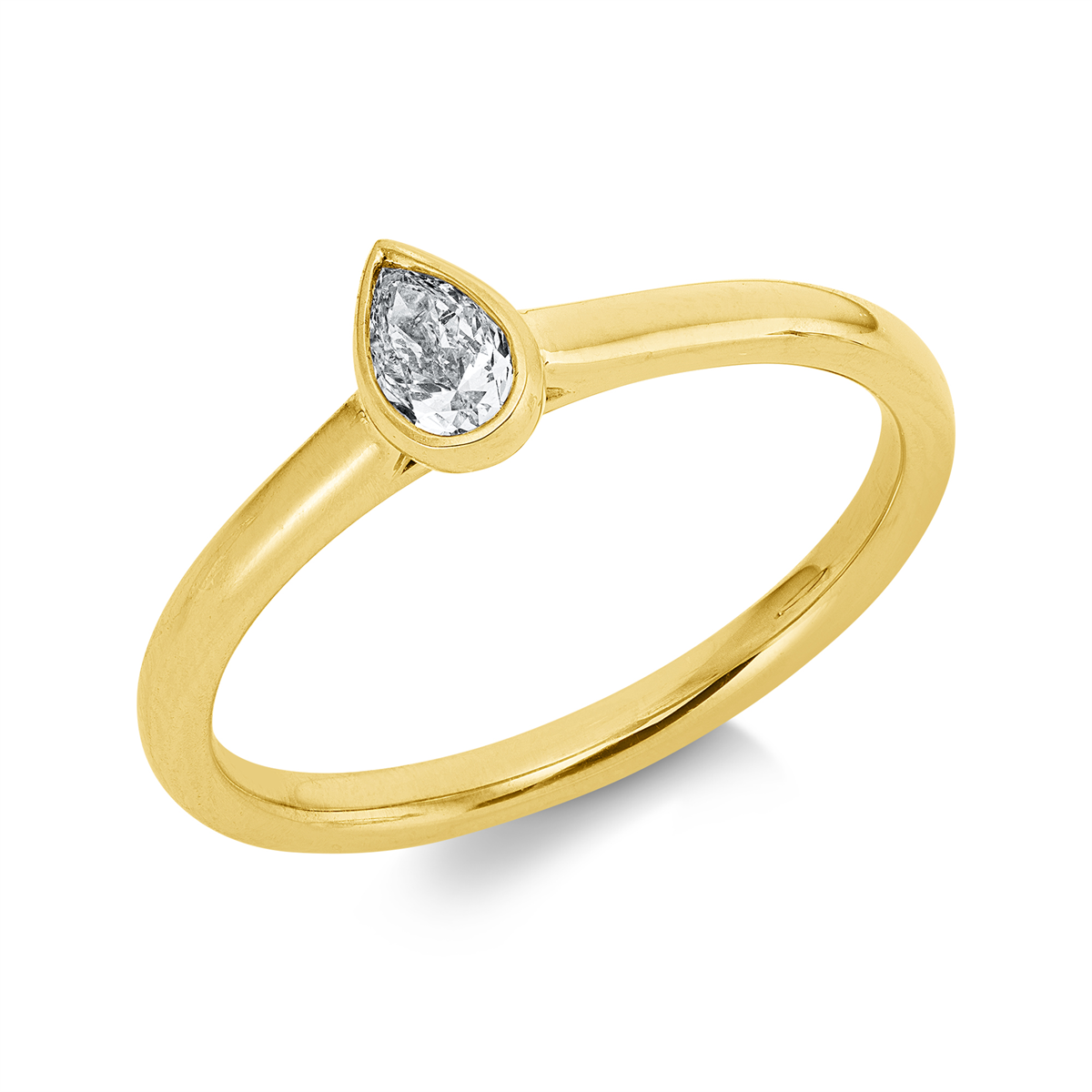 pear shape  solitaire ring in yellow gold