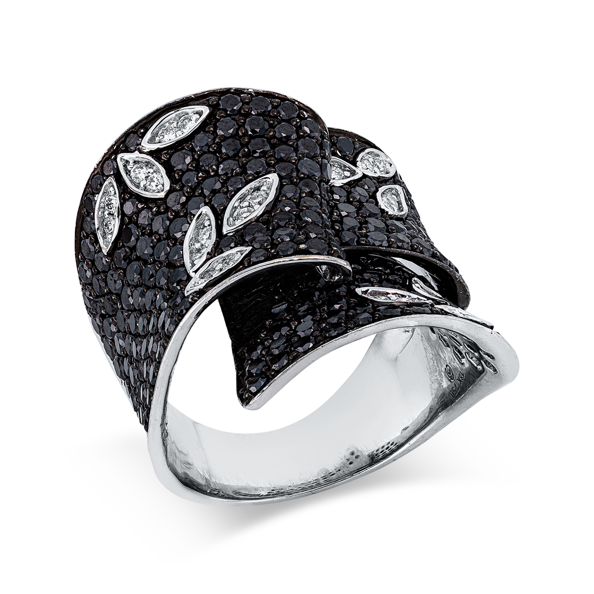 diamond full cut  pavé ring in white gold