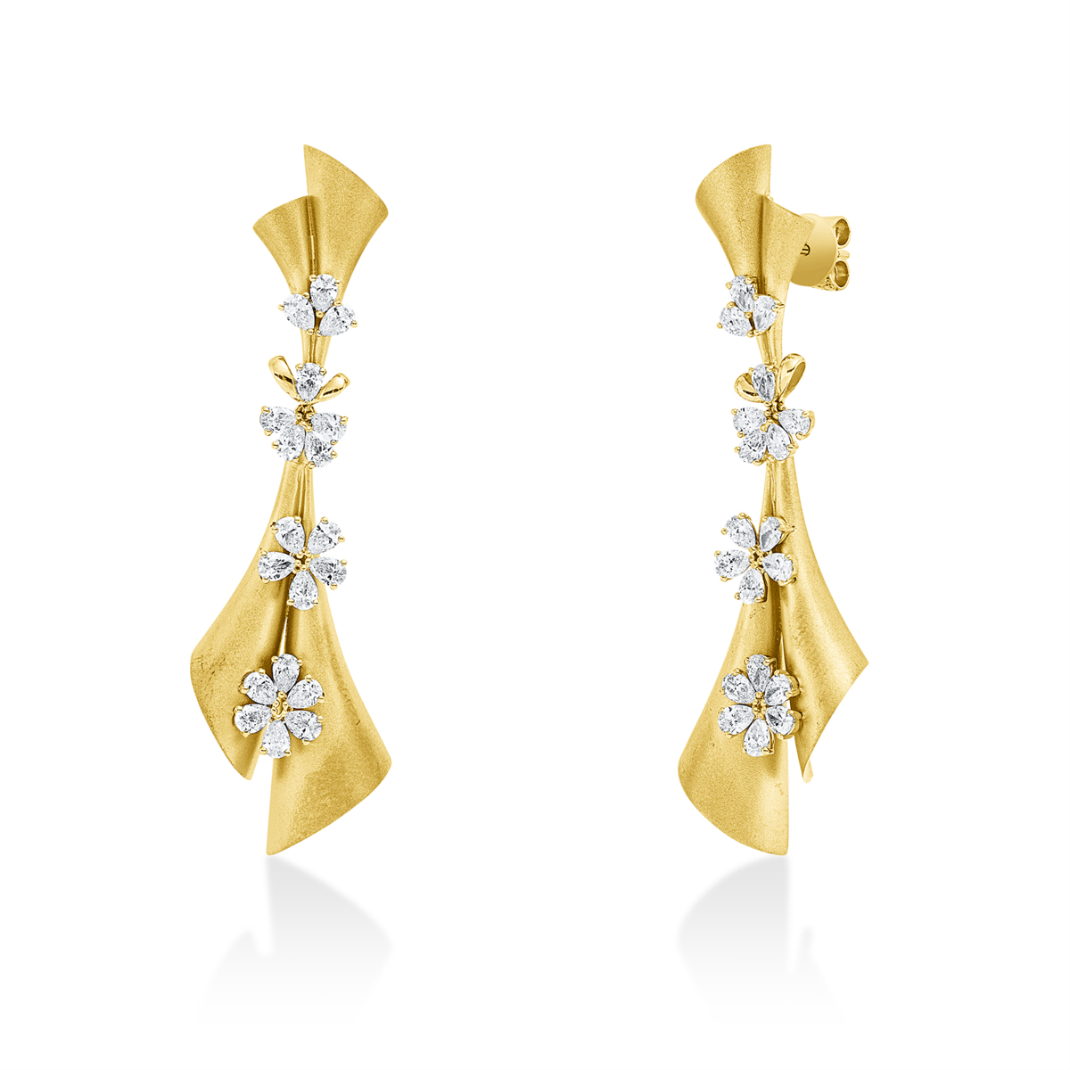 pear shape  exclusive earrings in yellow gold