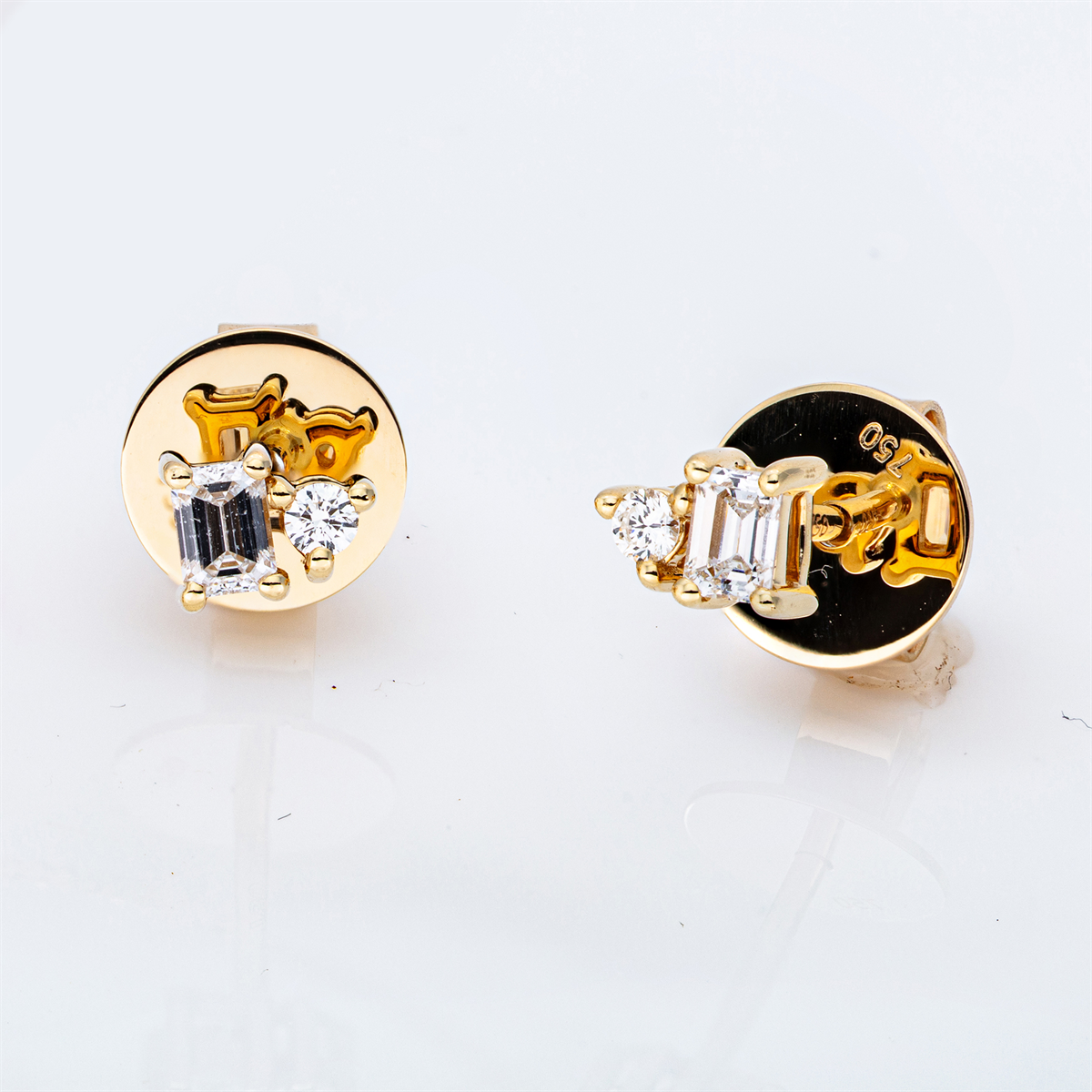 diamond full cut  baguette studs in yellow gold