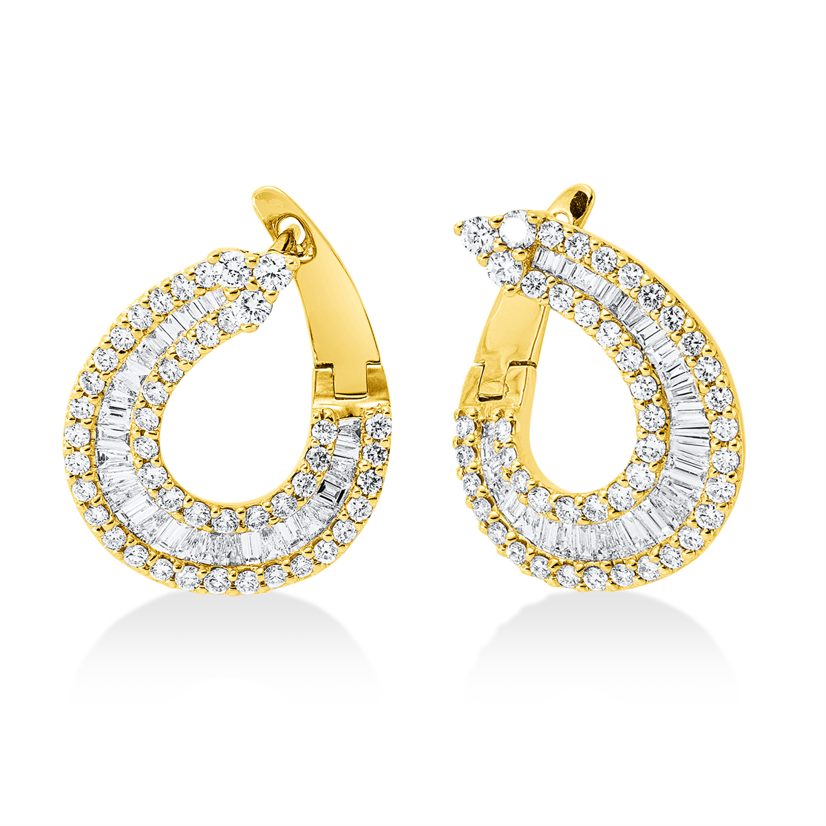 diamond full cut  baguette studs in yellow gold